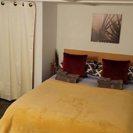 Lower Level Apt 6Ft High Close To Hwy Netflix Wifi Edmundston Exterior foto