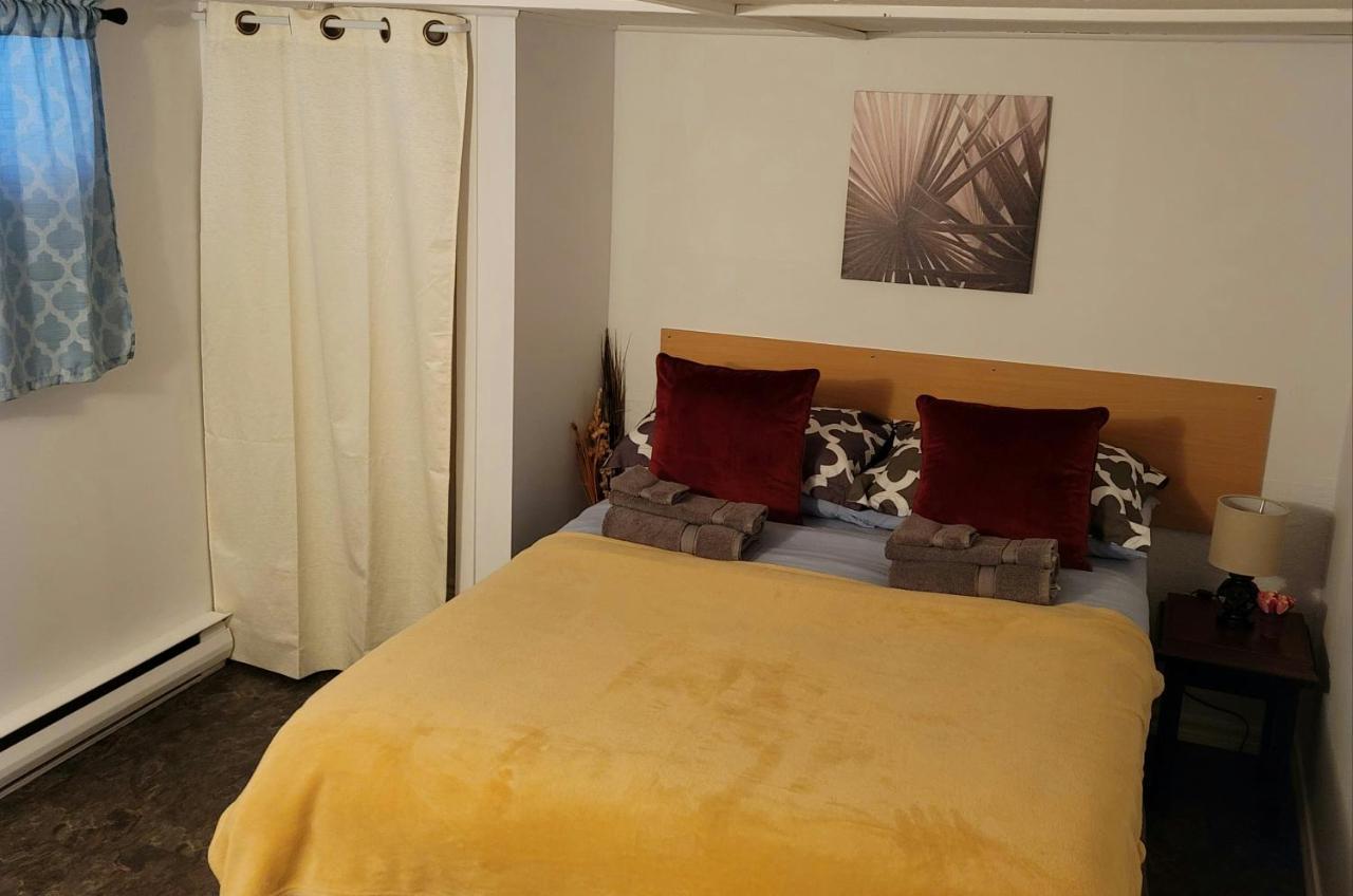 Lower Level Apt 6Ft High Close To Hwy Netflix Wifi Edmundston Exterior foto