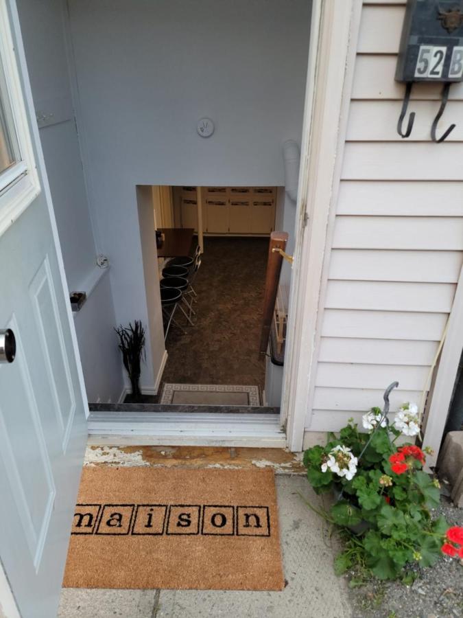 Lower Level Apt 6Ft High Close To Hwy Netflix Wifi Edmundston Exterior foto