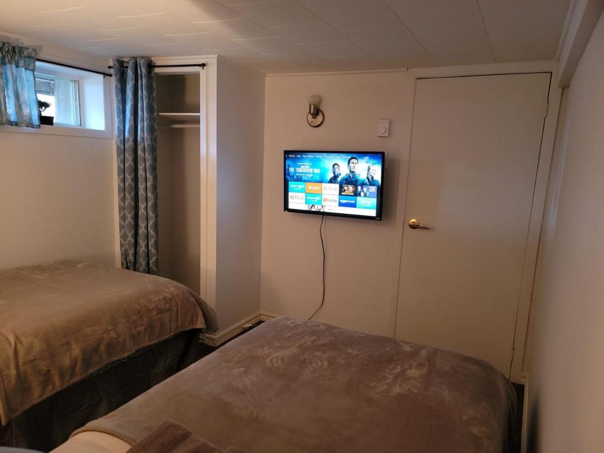 Lower Level Apt 6Ft High Close To Hwy Netflix Wifi Edmundston Exterior foto