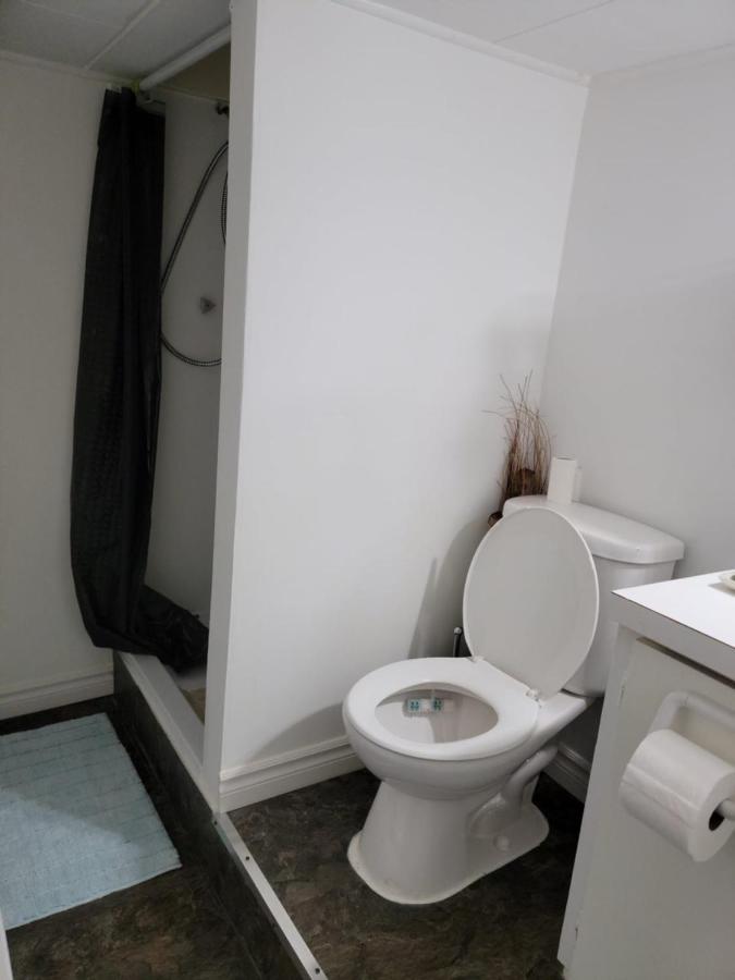 Lower Level Apt 6Ft High Close To Hwy Netflix Wifi Edmundston Exterior foto