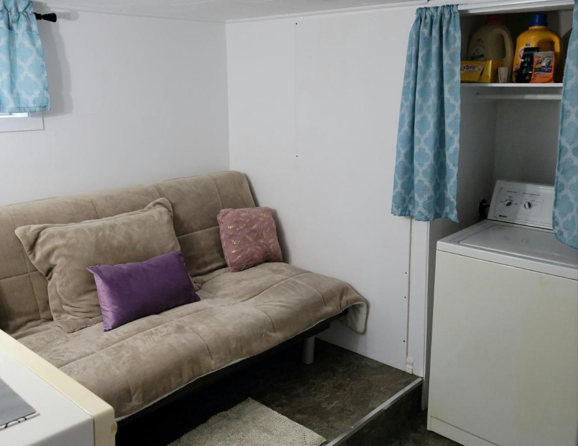 Lower Level Apt 6Ft High Close To Hwy Netflix Wifi Edmundston Exterior foto